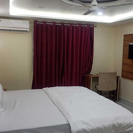Super Townhouse Bank More Dhanbad Formerly Rise And Dine Екстериор снимка
